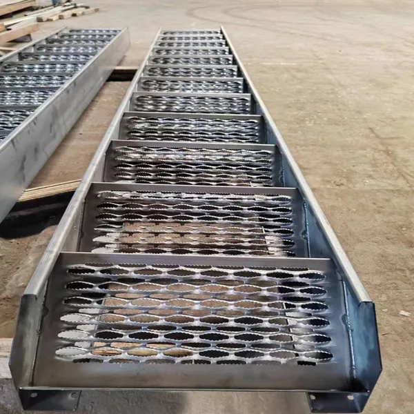 Industrial Safety Anti-slip Products, Galvanized Alligator Mouth Anti-slip Plate, Stair Tread, Perforated Plate photo-3
