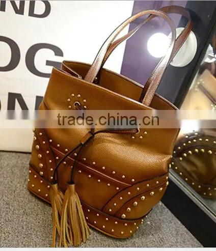 DY0065Z Europea Hot Sale Ladies Winter Rivet Bucket Bag photo-2