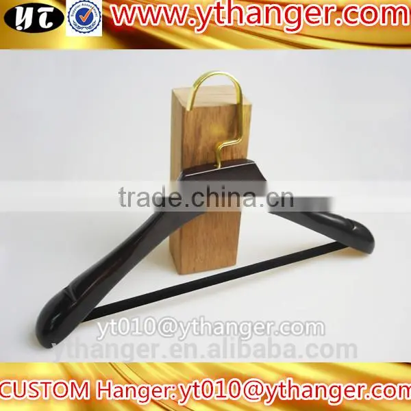 YY0532 Factory Deluxe Brown Wooden Suit Hanger With Gold Logo photo-2