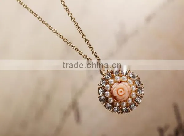 Sexy Women Jewelry High Quality Diamond Necklace With Flower Pendant Single Necklace photo-3