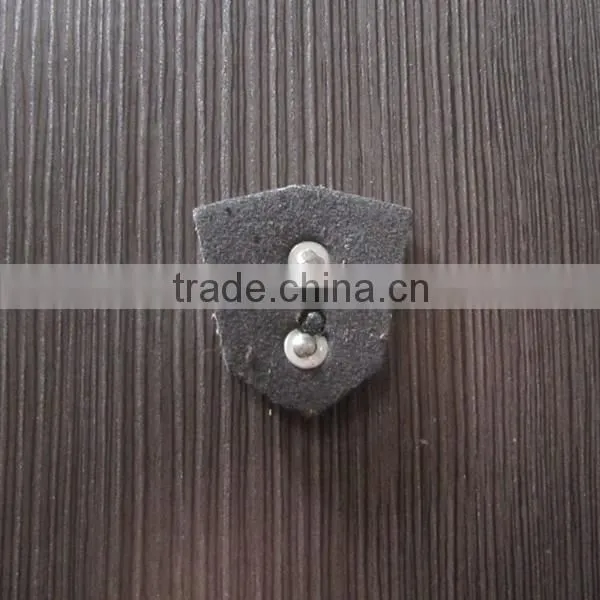 Brown Background With Antique Brass Metal Pu Label for Garment photo-3