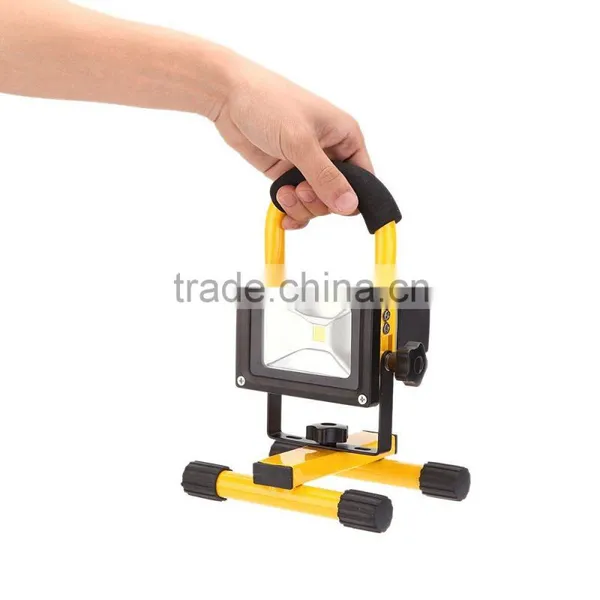 10W Rechargeable Portable Outdoor Led Flood Light With Car Charging Indicator photo-4