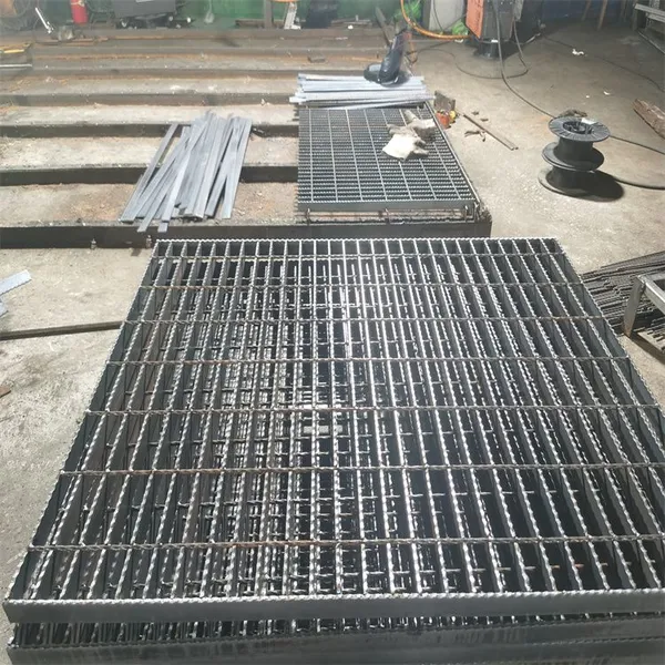 Hot Dipped Galvanized Steel Grating Anti-Rust Corrosion Resistant for Outdoor Use photo-5