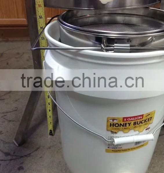 New Style Adjustable 4 Frames Manual Honey Extractor photo-4