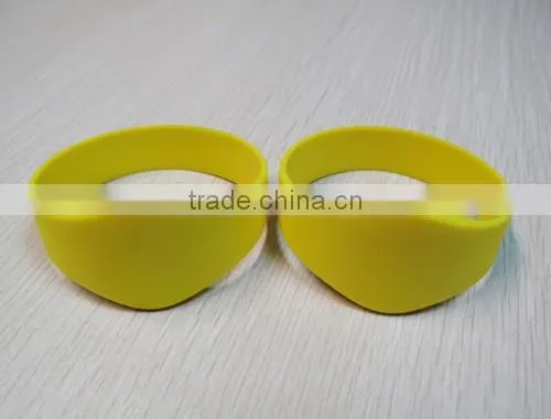 Printable HF RFID Customized Silicone Wristbands With Low Factory Price photo-4