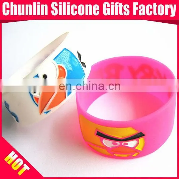 Lovely Debossed With Color Filled Bird Silicone Bracelet photo-4