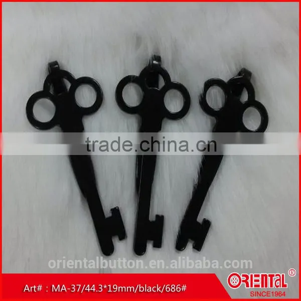 Matt Black Key-shaped Metal Brooch for Men photo-2