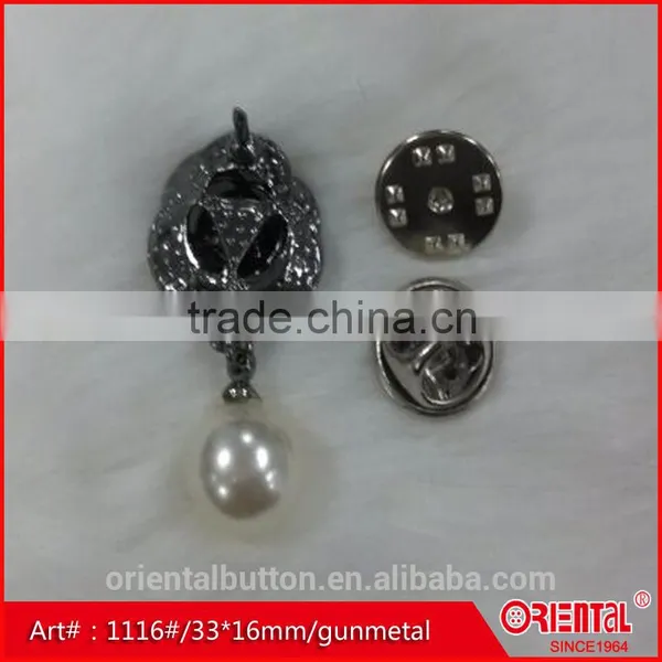 Pearl and Clear Daimond Gunmetal Flower Shaped Brooch photo-2