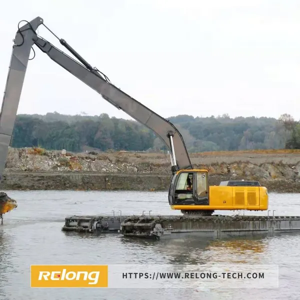 High Quality Amphibious Excavator With Dredging Pump Ponton Excavator photo-3