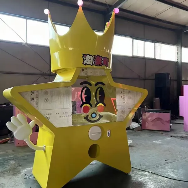 Outdoor Large-scale Combined Gashapon Machine – a Shopping Mall Promotion Gift Redemption Machine and Interactive Device. photo-5