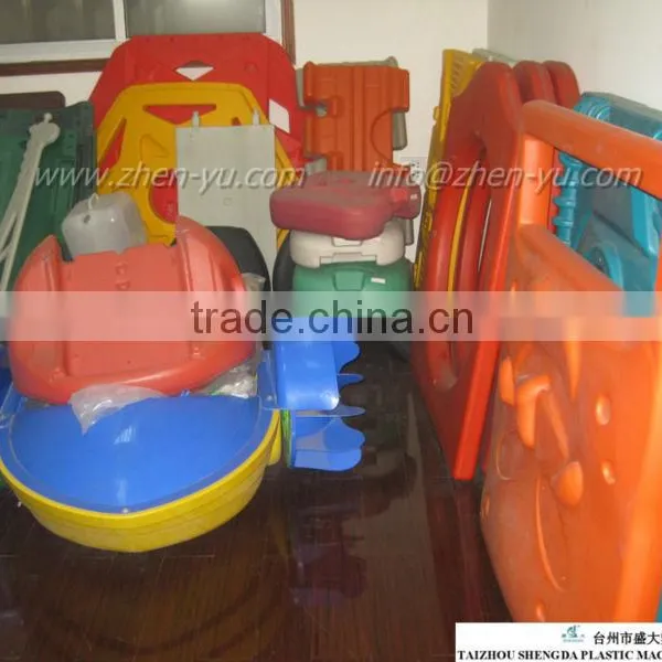 Blow Machine Makes Plastic Farm House photo-5