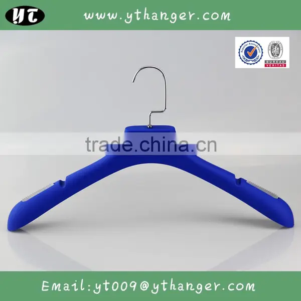 HA1423 Non Slip Plastic Clothes Hanger Rubber Coated Coat Hanger photo-2