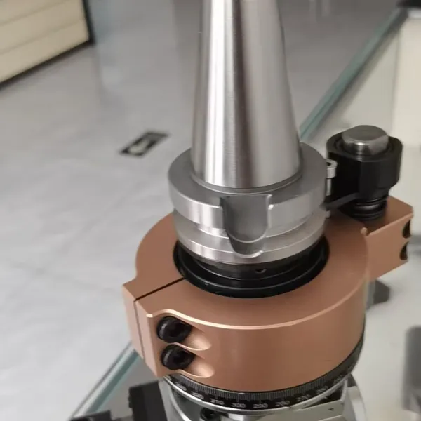 AGH90-BT30、BT40 Output Type Angle Head for CNC Machining Centers photo-2