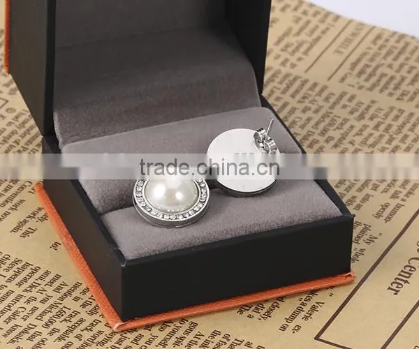 Latest Exquisite Workmanship Favorable Price White Big Pearl Earrings With Shinning Stone photo-5