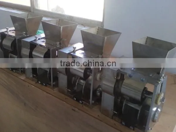 Manual Type Dumpling Making Machine photo-2