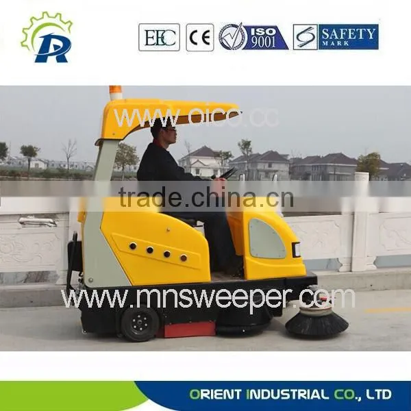 Strong Dust Inhale Capacity Riding Road Sweeper With Power Supply 36V photo-2