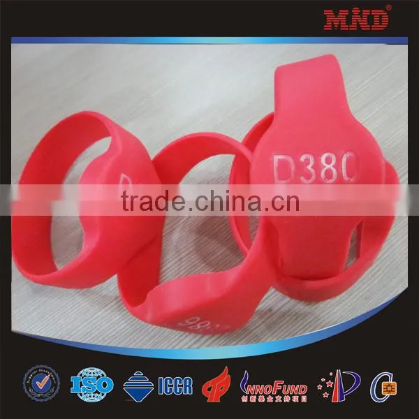 MDW409 Custom LF/HF/UHF RFID Silicone Waterproof Wristbands in China photo-2