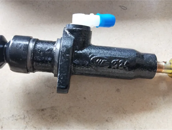 Auto Chassis Parts ZK6860CR3 Transmission Clutch Master Cylinder for Chinese Bus photo-4