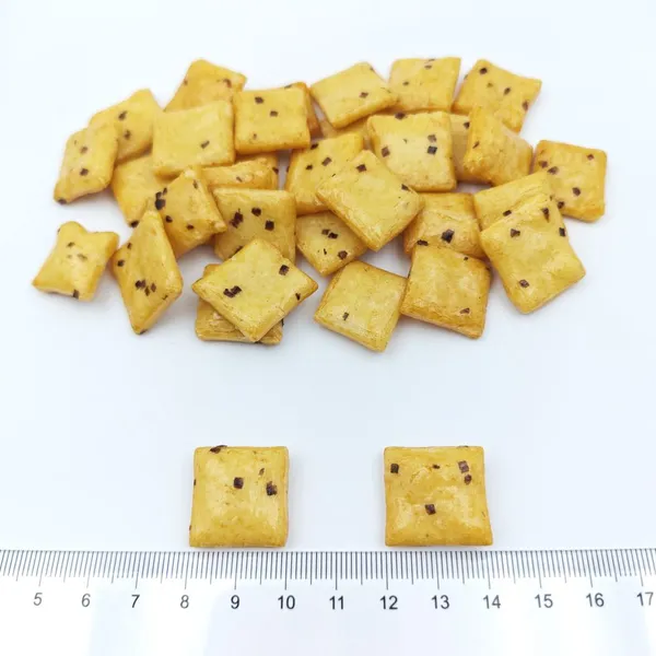 Healthy Non-fried Savory Chili Rice Cracker Squares BRC Halal Certified for Private Label OEM Service photo-5
