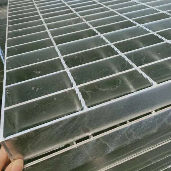 Composite Steel Grating, Patterned Cover Plates for Trenches, Steel Gratings for Steel Structure Platforms in Engineering Projects, National Standard in Stock