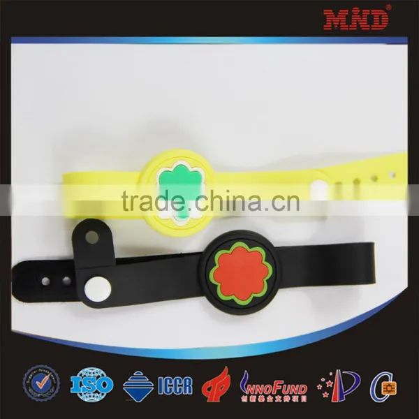 MDW409 Custom LF/HF/UHF RFID Silicone Waterproof Wristbands in China photo-5