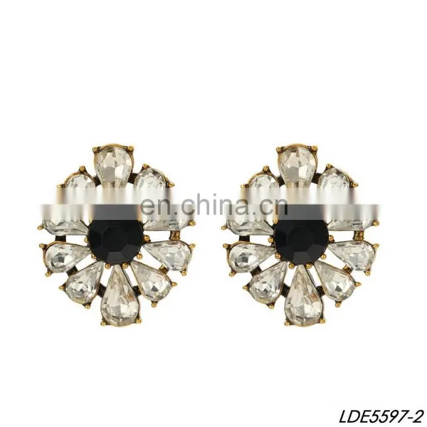 Daisy Crystals Stud Earrings Antique Gold Post Earrrings photo-3