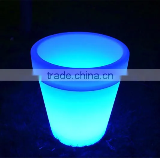 BSCI Approval LED Flower Pot Outdoor Large Size Plastic Flower Planter Rustic Flower Pots& Planters photo-3