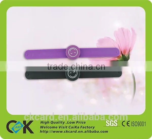 Customize Silicone Pat Band Snap Bracelet Wholesale photo-2