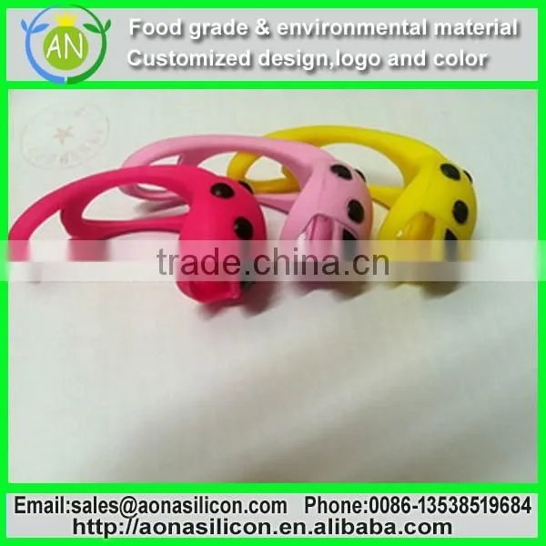2015 Popular and Debossed Logo Silicone Keychain photo-2