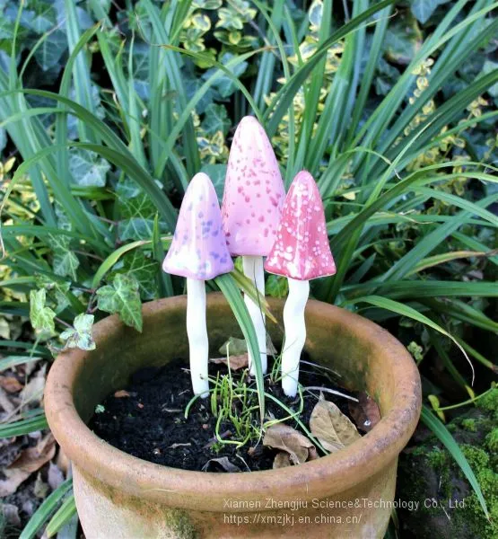 Christmas Outdoor Garden Ceramic Mushroom Wind Chime European Decorative Resin Household Articles Handicraft Plug-in photo-3