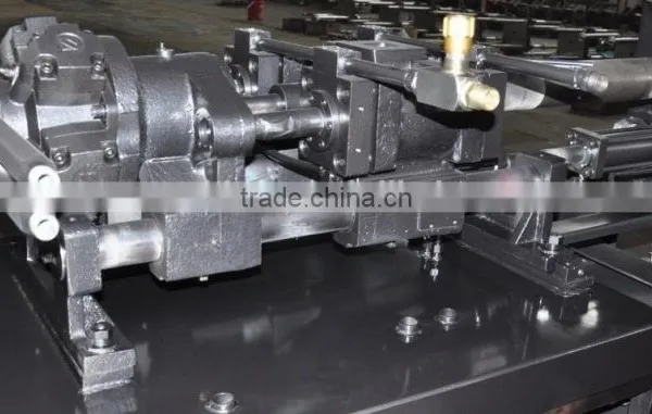 Shuangsheng 90T Injection Molding Machine photo-6