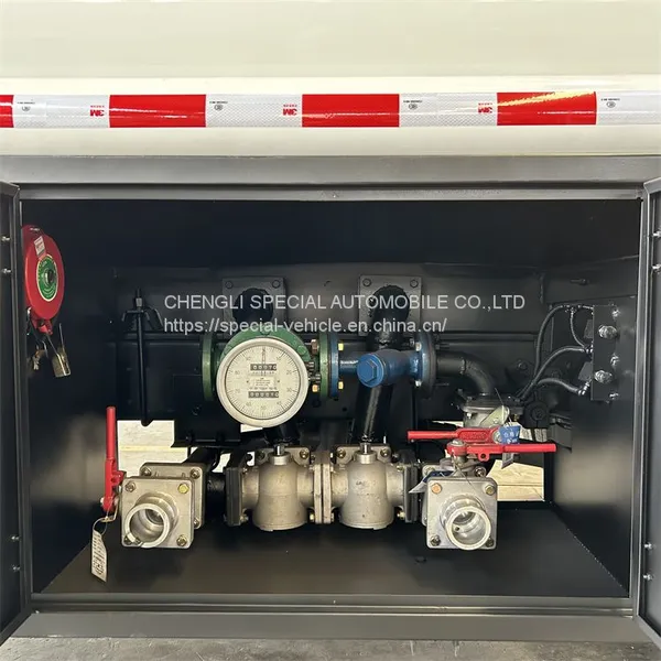 Road Oil Tanker Mini Oil Tankers For Sale Low Price And High Quality photo-4