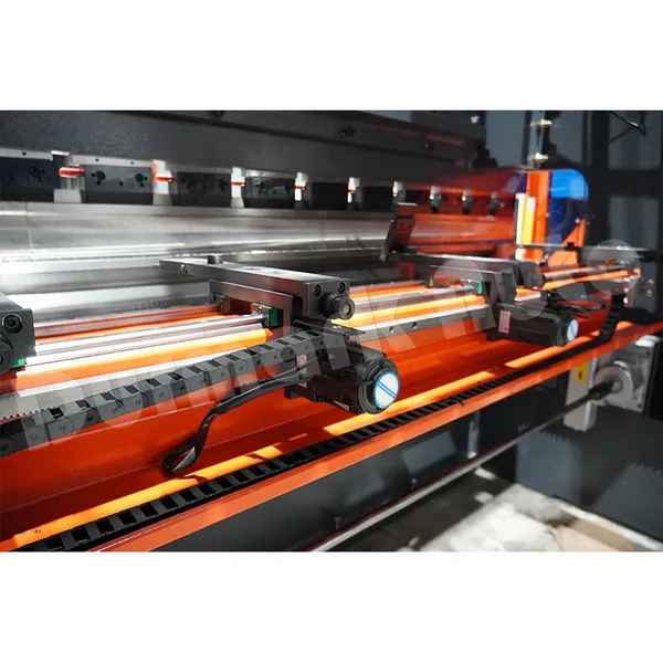 High Accuracy Manufacture 80t/2500 PSH CNC Hydraulic Servo Press Brake for Sheet Metal photo-2