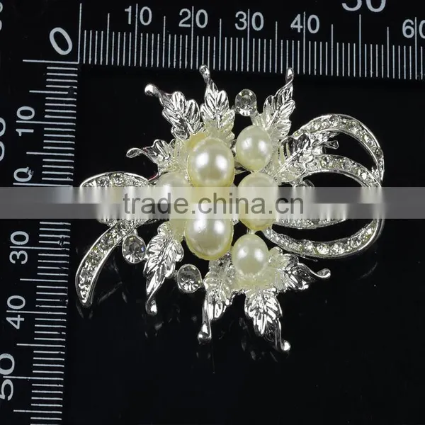 Wholesale Zinc Alloy Crystal Stone Brooch Pins, Flower Crystal Diamond Brooch Pin Factory for Wedding Invitation photo-2