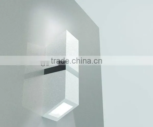 LAYER WALL MOUNTED LIGHT
