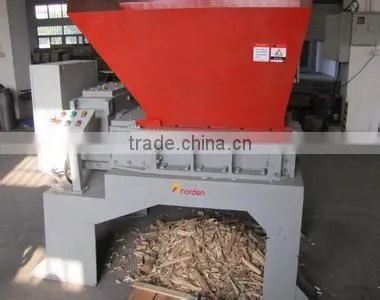 Straw bundle crusher/shredder