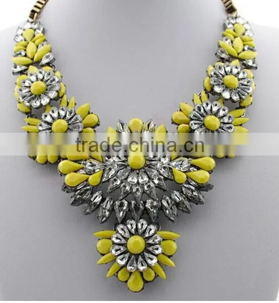 2016 Hot Sales Bulk Flower Resin Crystal Material Gold Chain Flower Pendant Shourouk Statement Necklace Semi Precious Jewellery photo-4
