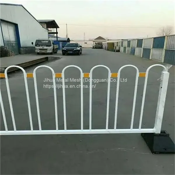 Manufacturers Customize U-shaped Road Guardrails and Road Protective Barriers photo-5