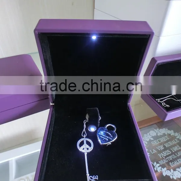 Luxur Varnished Ring Box Bangle Box Wedding Gift Set With LED Nacklace Wooden Box photo-4