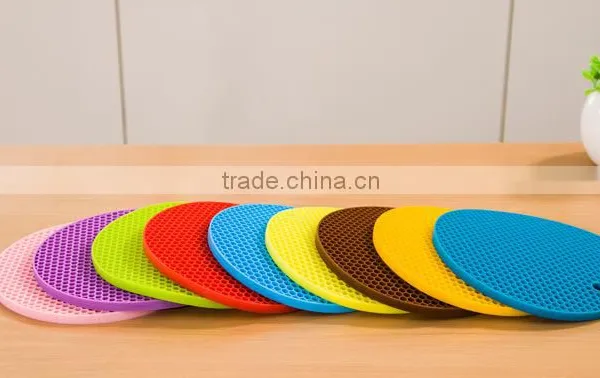 Cute Non-slip Kitchen Utensils Silicone Hot Pot Pad photo-2