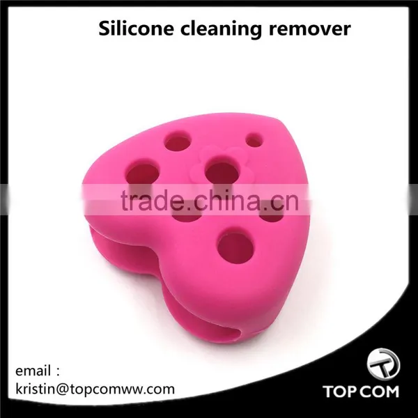 Silicone Cleaning Foundation From the Makeup Brush