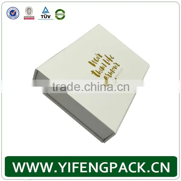 Custom White Cardboard Paper Packaging T-shirt Box photo-5