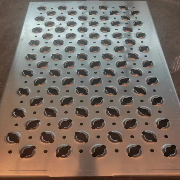 Safety and Anti-slip Products for Industrial Machinery and Equipment, Galvanized Round Hole Perforated Stair Tread, Metal Mesh Platform Stair Tread photo-5