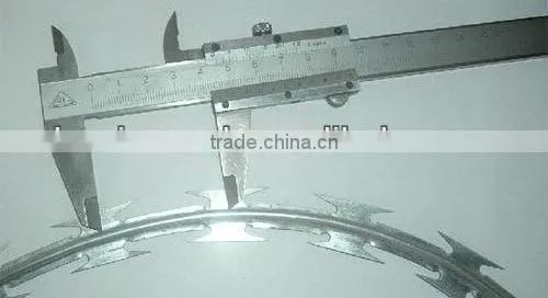 Cheap Galvanized Razor Wire Razor Barbed Wire BTO-22 30 CBT-60 65 photo-4