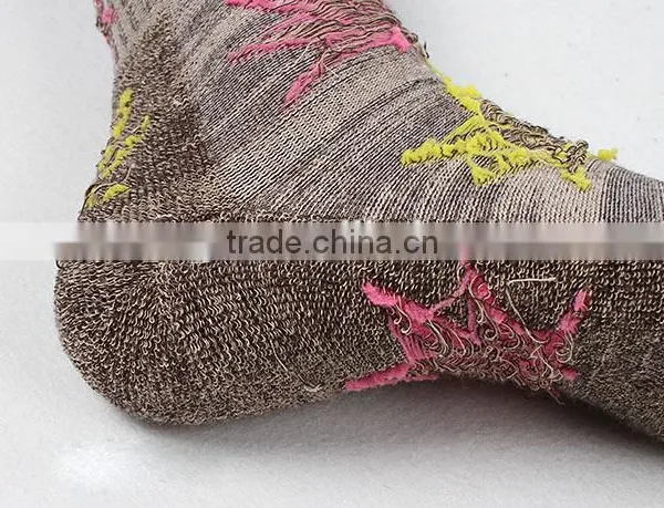 Bulk Wholesale Promotion Most Popular Maple Sports Men Socks photo-3