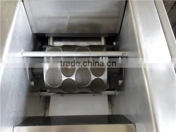 Chinese Good Designed Hand Dumpling Machine for Sale photo-5