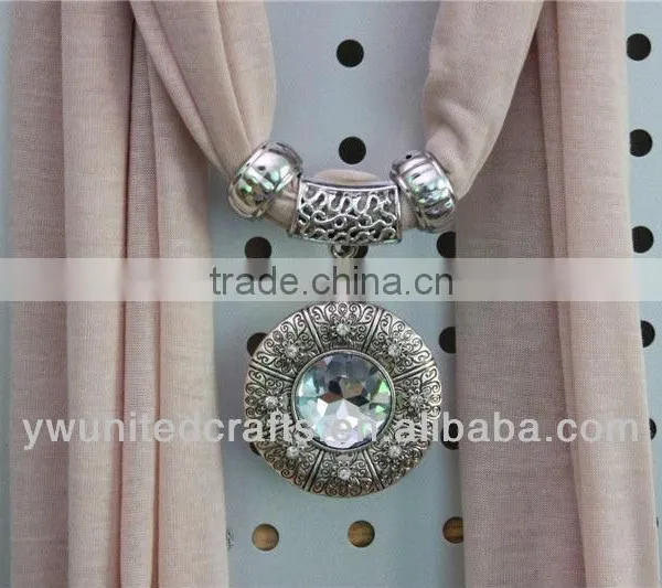 Fashion Wholesale Triangle Satin Gilding Pendant Scarves