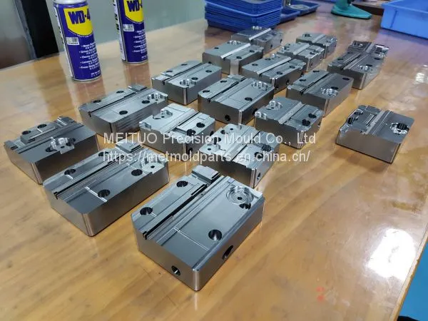 2020 Top Brands Chinese Factory Precision TV Mold Parts photo-4