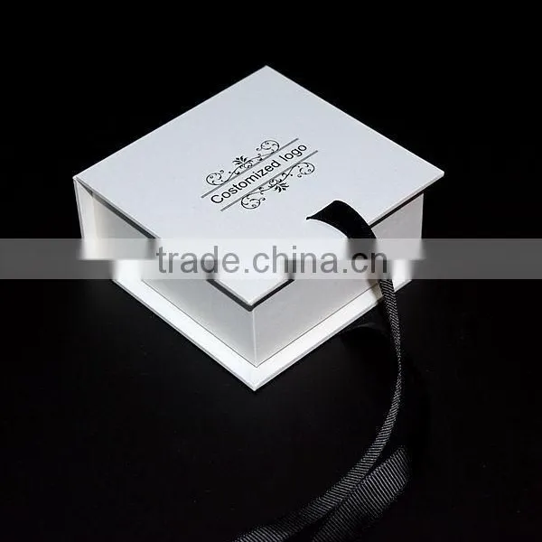 Luxury Custom High Gloss White Paper Cardboard Box Packaging for Candle photo-4