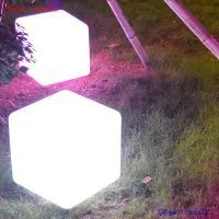Outdoor Led Rgb Cube Solar Light photo-2
